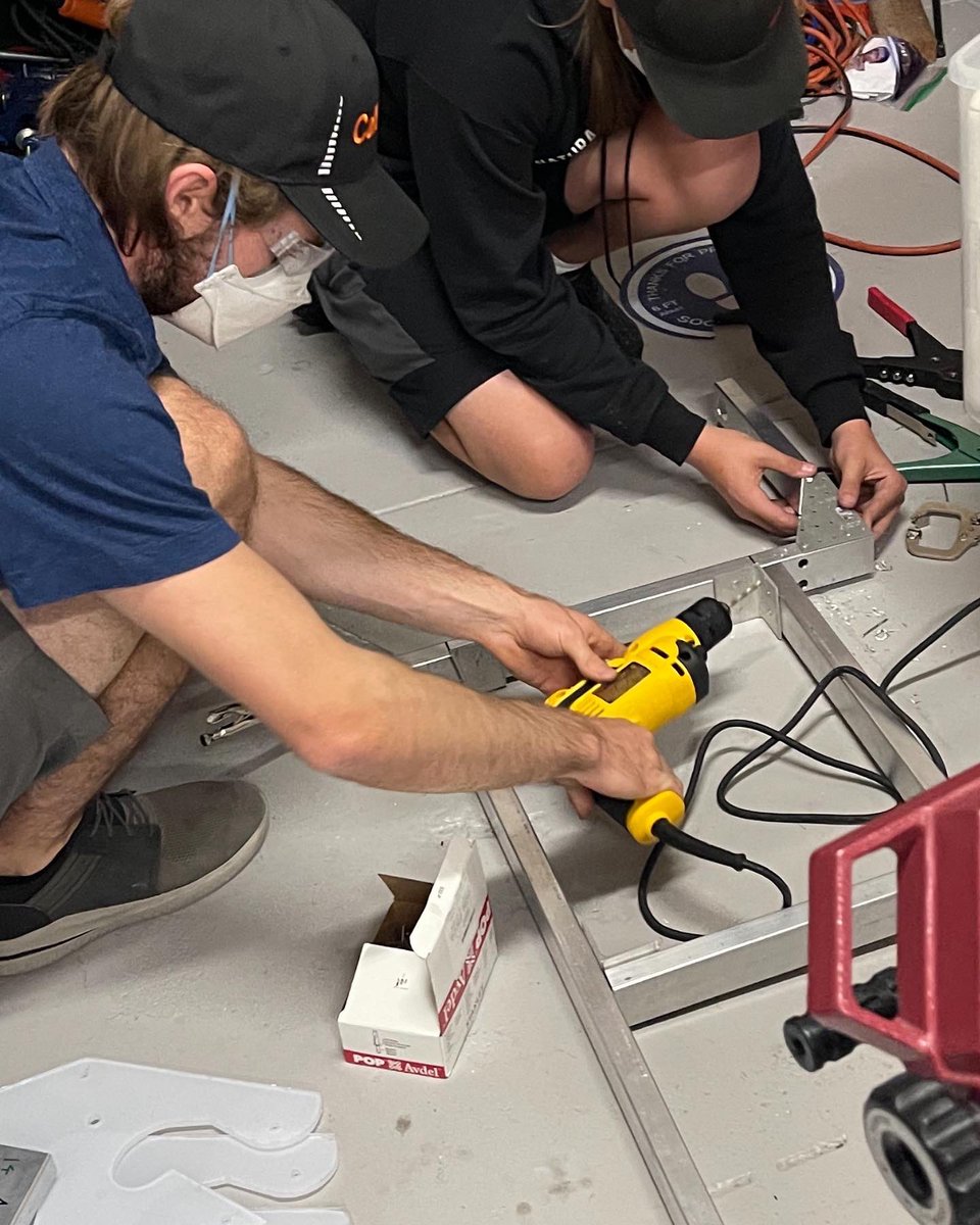 team2404_tnt's tweet photo. We got a lot of work done today.           

#firstroboticscompetition #stem #tech #pasadena #altadena #mentor #jplNASA #caltech #robotics https://t.co/KvBIRqVnVP