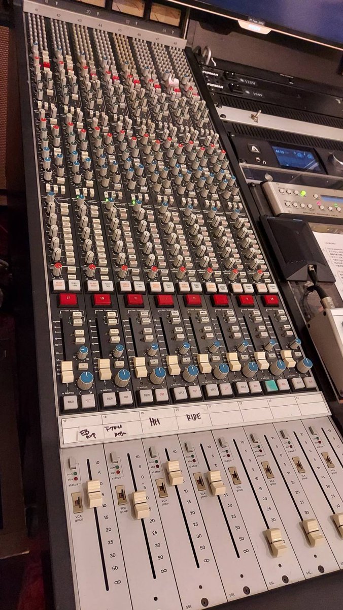labL75609484's tweet photo. SSL4000E,Gたまに愚図るけど、一時代を築いた名機の音は流石。最新もヴィンテージも良い物は良い。#SSL   #4000G   #4000E https://t.co/MrUlgGRGFg