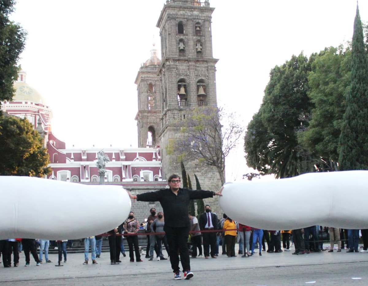 chrisguzmanj's tweet photo. A partir de hoy podrás disfrutar de la escultura “Tú” de @EstudioRivelino en el Zócalo de Puebla.
La cual nos hace reflexionar sobre la Igualdad, la diversidad humana y la tolerancia.
Gracias al Alcalde @eduardorivera01 y a @darthfab por promover el arte https://t.co/DdqGYItxwo