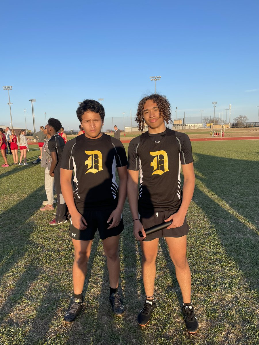 Coachclintburns's tweet photo. @RomanHenderson0 (heat winner) and @zayne45979172 rolling in the 100m dash tonight. The work they are putting in is paying off! https://t.co/k168ZwWyMj