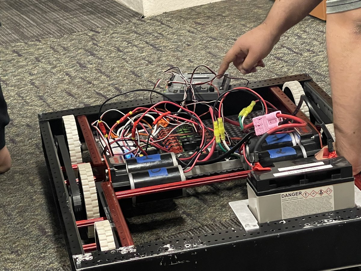 team2404_tnt's tweet photo. We got a lot of work done today.           

#firstroboticscompetition #stem #tech #pasadena #altadena #mentor #jplNASA #caltech #robotics https://t.co/KvBIRqVnVP