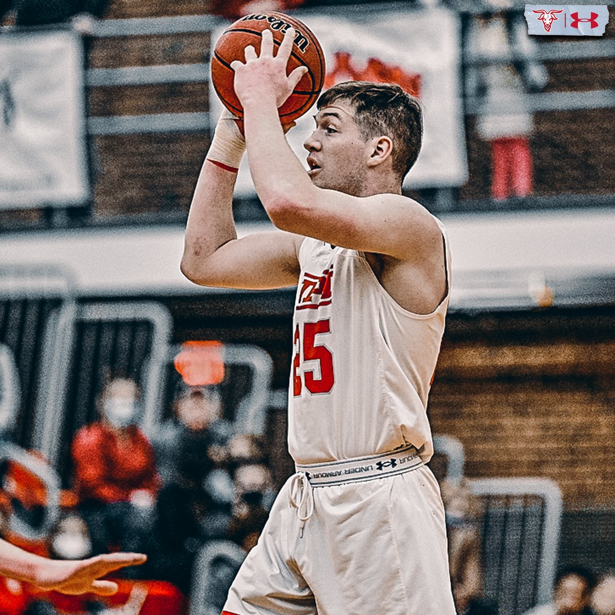 WPIAthletics's tweet photo. “The kid could care less about how many points he scores. He’s an old-school kid. He’s the perfect fit for our program. Like perfect." - @WPIMBasketball's Coach Bartley.

More from @PatriotLedger on John Lowther👇
📰↠https://t.co/KGfbb4rxch

🏀𝚡🐐
#GoatNation | #RollTech https://t.co/ZCGTKOQ3gv
