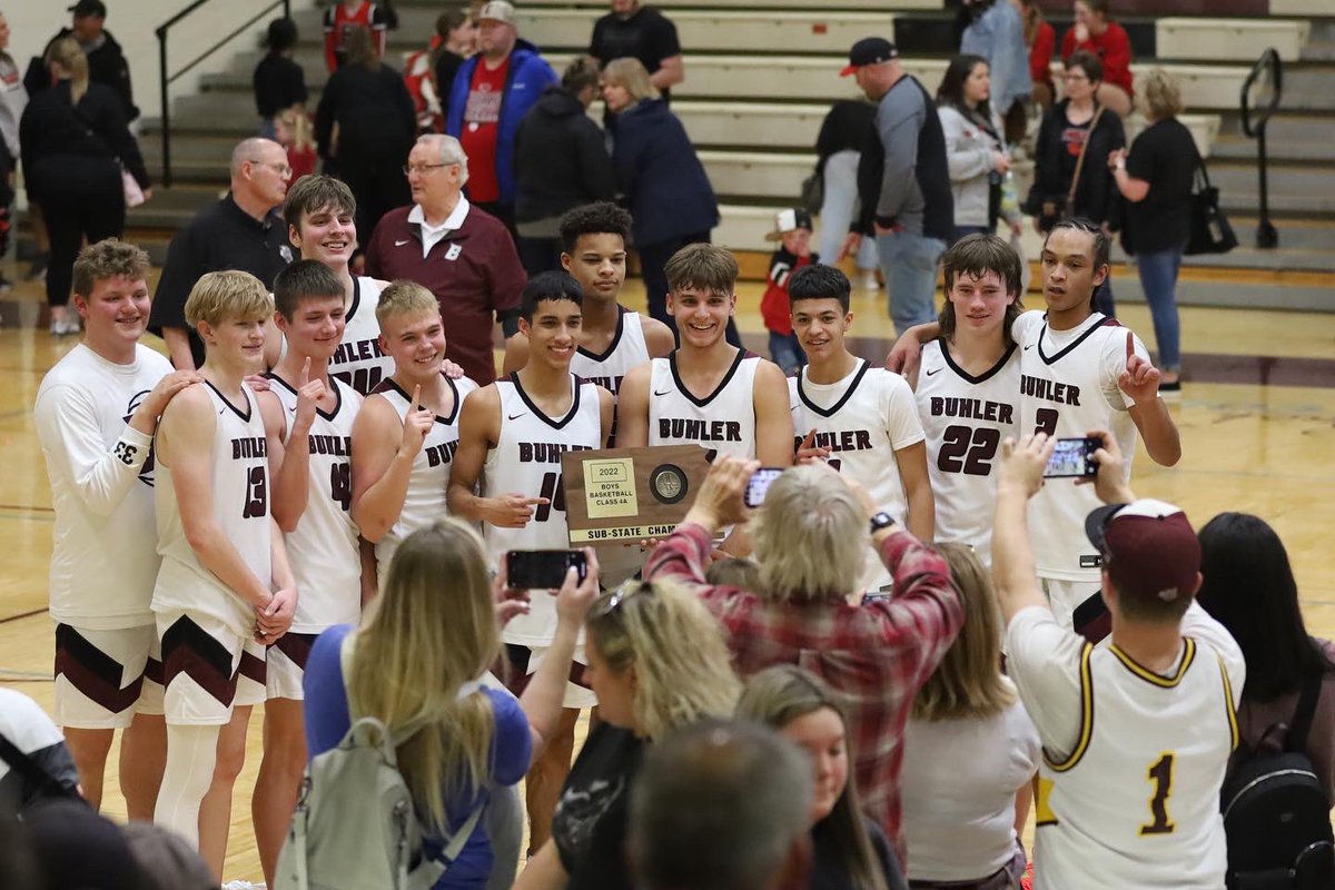 isaiah_hern14's tweet photo. Thank you BHS 
Over the last four years I have had many amazing teammates. I appreciate my coaches and all of the support from the Buhler fans. I’m sad it didn’t end on a better note but wouldn’t change anything about what me and the 11 other guys did on the court!
#14out 🖤 https://t.co/aNqEuRDeMu