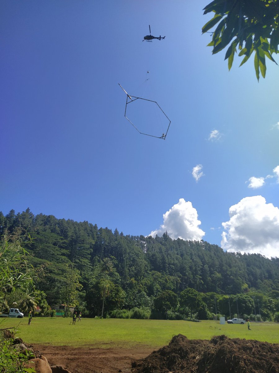 RaingeardA's tweet photo. Premiers vols de calibration pour le lever de #geophysiqueaeroportee en Polynésie. Opéré par SkyTEM, volé par Tahiti Nui Hélicoptère et sous maîtrise d'oeuvre du @BRGM_fr :)
Et en prime mon premier passage radio !
https://t.co/iSWsUcGZm3 https://t.co/7HGSyAlWDY