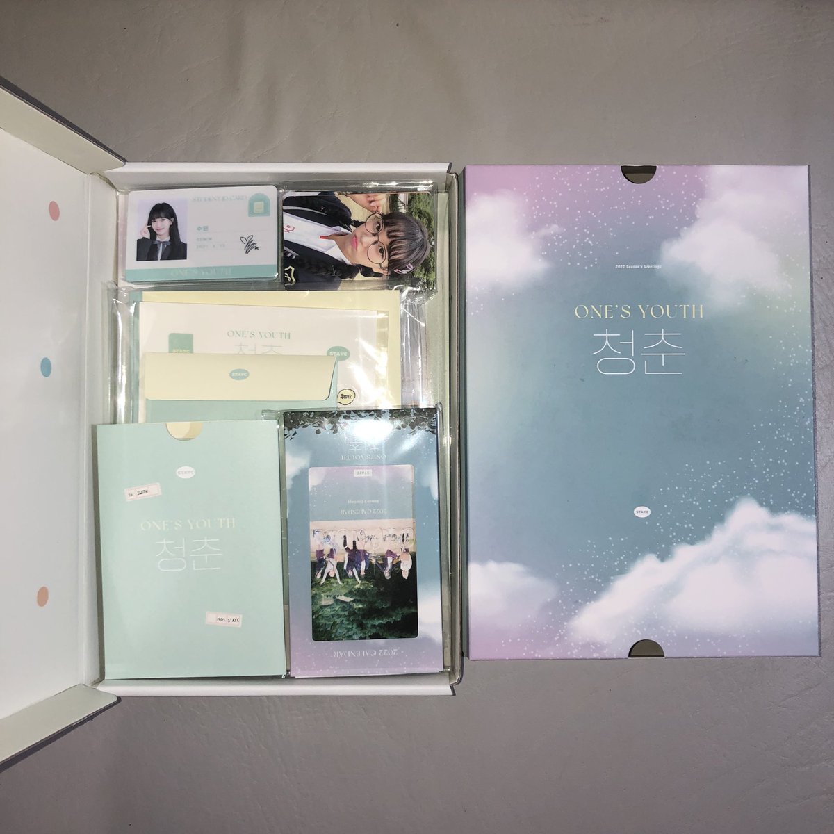 JaneyJanicorn's tweet photo. so so friday made better by stayc!!! 🤍

🌸 thank you so much @littletwinseoul!!!~ 🌸 https://t.co/4UTLQ0sLG6