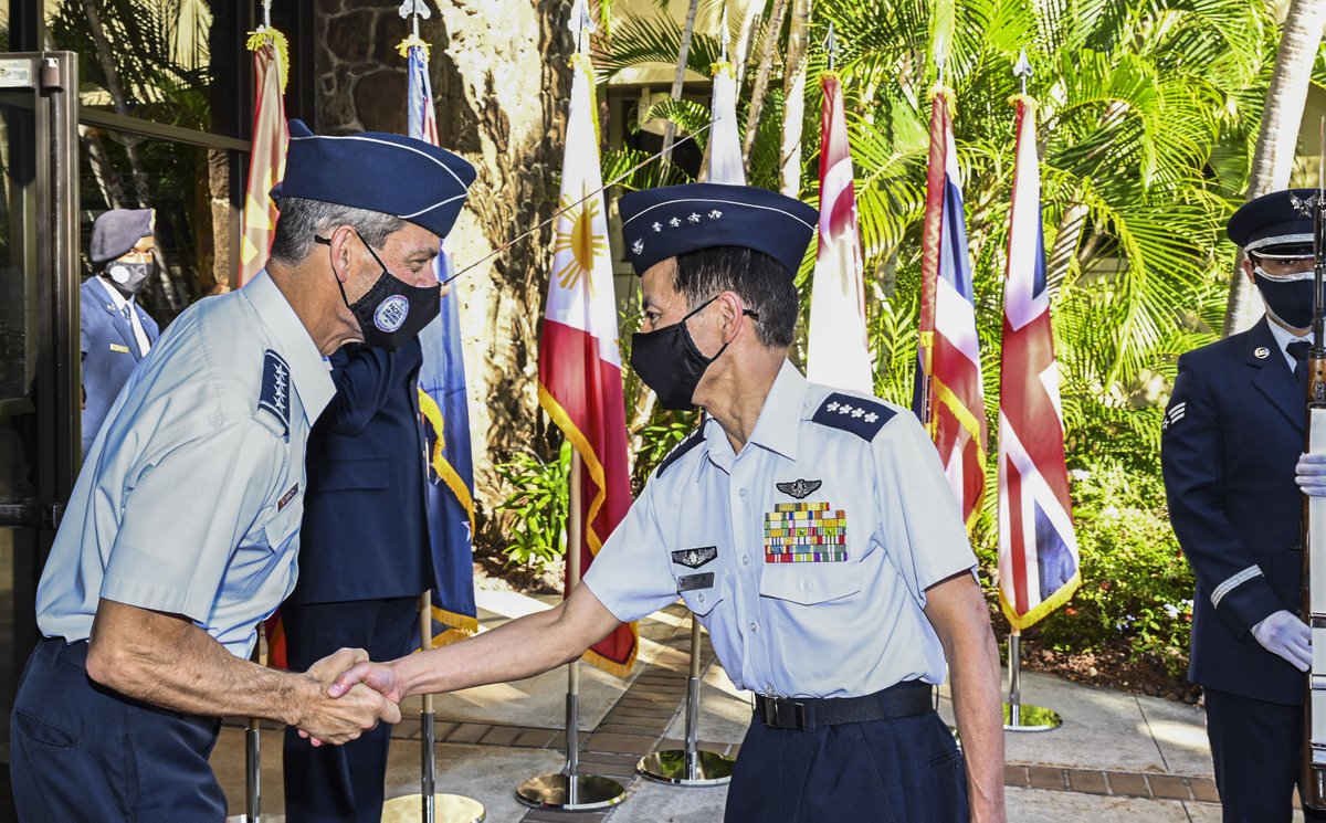 PACAF's tweet photo. #COMPACAF, Gen Wilsbach &
@JASDF_PAO Gen Izutsu had a discussion to reaffirm the importance of the #JapanUSAlliance & concurred to further promote cooperation incl. enhanced deterrence and response capability via bilateral training for promoting a free and open Indo-Pacific. https://t.co/LPtmTresxB