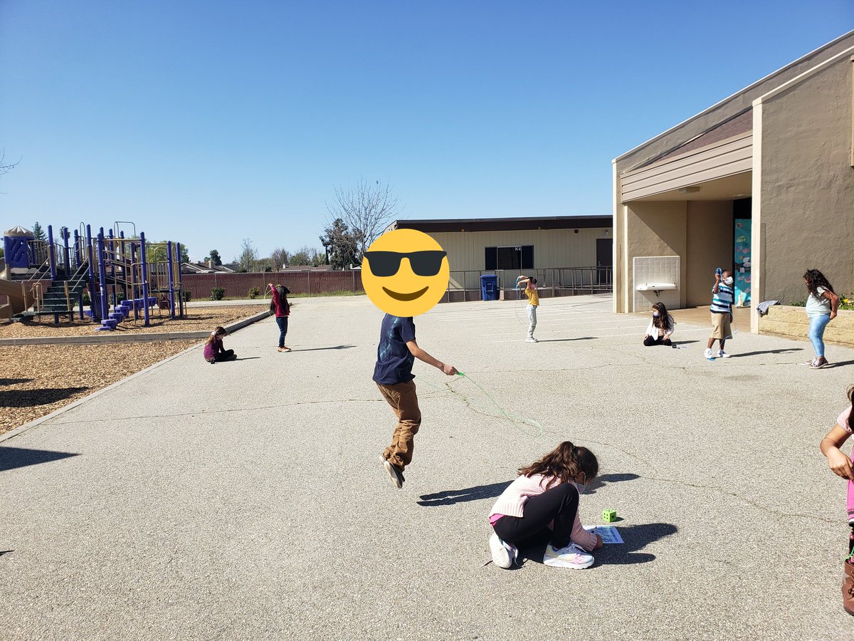 bepelayo's tweet photo. This week #PelayoPirates worked with a partner to jump 100 times. Still learning the ropes 😜 thanks @mr_wagnerPE for sharing this great activity! @CastleSTEAM #CastleSTEAM #PhysEd #ElemPe #K2CanToo #IntegratedMath https://t.co/yRdwhOnr0l