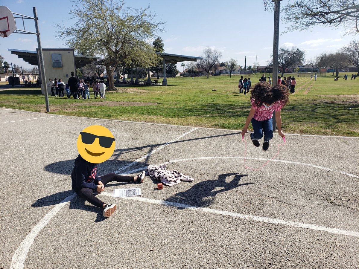 bepelayo's tweet photo. This week #PelayoPirates worked with a partner to jump 100 times. Still learning the ropes 😜 thanks @mr_wagnerPE for sharing this great activity! @CastleSTEAM #CastleSTEAM #PhysEd #ElemPe #K2CanToo #IntegratedMath https://t.co/yRdwhOnr0l