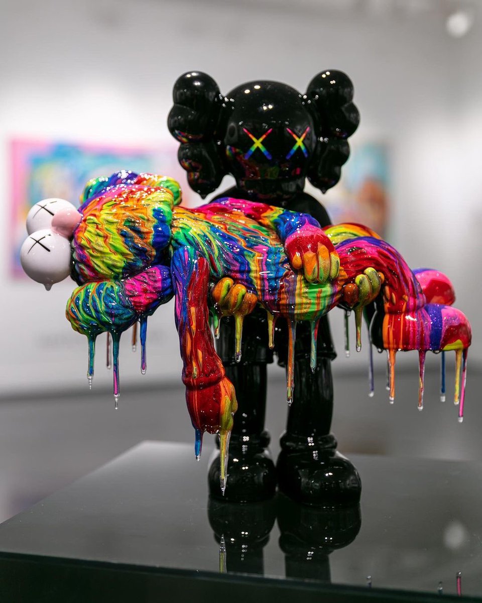 pauloalbapeluk's tweet photo. #kaws paint #art 2022 #paint Pa La Sala ? https://t.co/tBOF0RWE0q