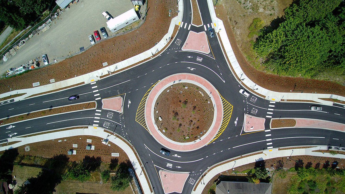 Из одной точки кольцевой дорогой. Кольцевое пересечение. Roundabout развязка. Кольцевая проезжая часть. Автодорога круглая.