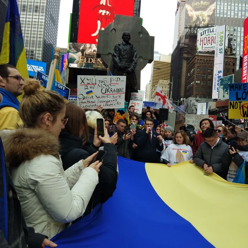 officialgbsm's tweet photo. 05.03.2022: Hundreds of protesters including GBSM's Harmit Singh gathered for a rally in New York City's Times Square to call for peace in Ukraine as the Russian invasion of the country continued. GBSM stands with Ukraine and condemns Russia's military invasion of the country. https://t.co/xgMLrZX67p
