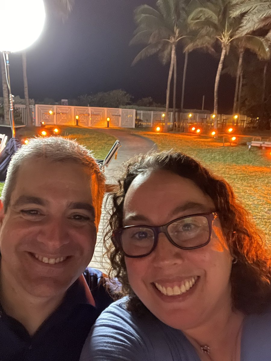 abbyWUim's tweet photo. 🎉🥳🥰🩺🥼🩺🥼Beyond thrilled to run into so many of my favorite @APCCMPD #MedEd docs at #APCCMPD2022!! @ren_ashton #BeLikeRen @KapoorA_CC #NeilChaisson #JasonMoore
And here I thought this #proudtobeGIM doc would be dining alone at a #CriticalCare meeting!! #memories https://t.co/1H7QhQhOp7