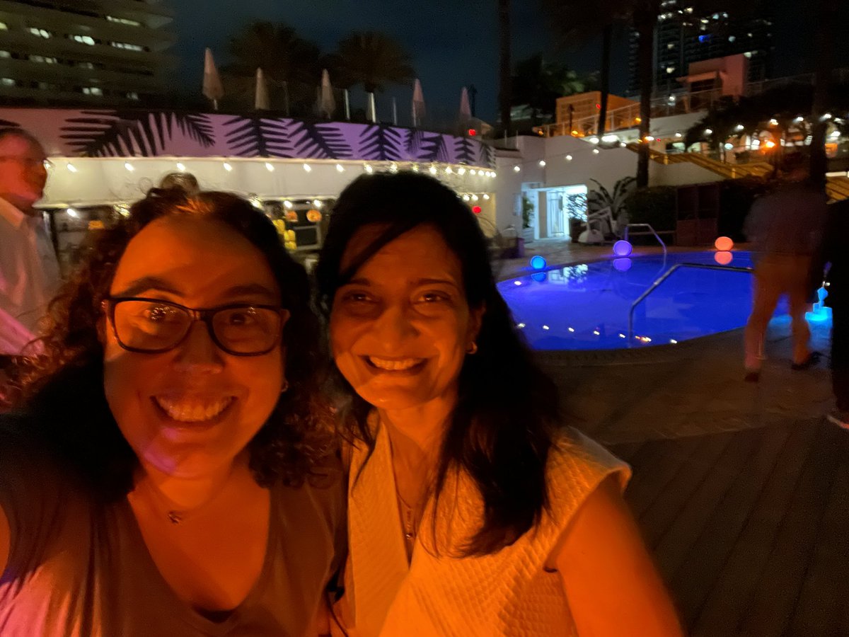 abbyWUim's tweet photo. 🎉🥳🥰🩺🥼🩺🥼Beyond thrilled to run into so many of my favorite @APCCMPD #MedEd docs at #APCCMPD2022!! @ren_ashton #BeLikeRen @KapoorA_CC #NeilChaisson #JasonMoore
And here I thought this #proudtobeGIM doc would be dining alone at a #CriticalCare meeting!! #memories https://t.co/1H7QhQhOp7