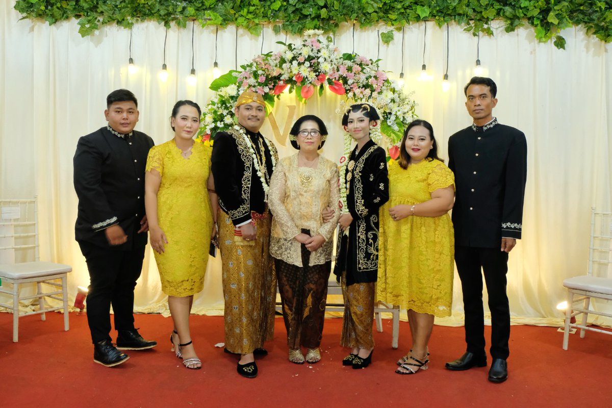 THANKS GOD !! ❤ bersyukur bangett atas semua yg aku punya , terutama keluarga yg selalu nerima apapun keputusanku ❤🤗