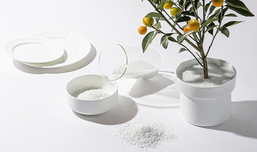 table_source's tweet photo. 老舗洋食器メーカーのニッコーは、食器としての役目を終えたボーンチャイナ製の洋食器を肥料としてリサイクルする技術を確立し、農林水産省より肥料として認定された「BONEARTH(ボナース)」を発表しました!🌱🍽✨
全ての記事はこちら▼
https://t.co/lRtrxC7OEP
#ボナース #BONEARTH #TablePlanter https://t.co/Tdf4ByVfeS