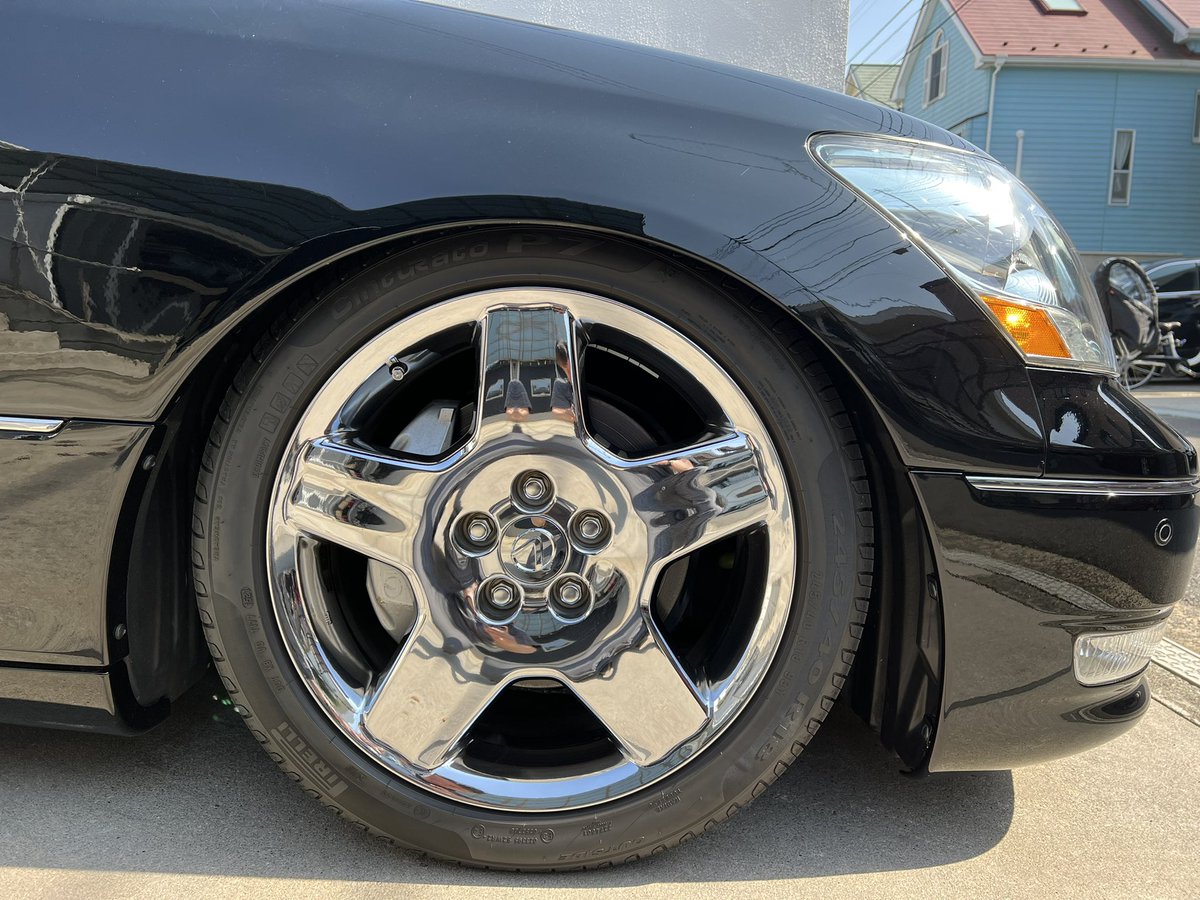 BBSSUPERRS's tweet image. 我が家のLS430、なかなか良い感じになって来た。
まだまだ直したいところも有るけれど、キリが無い。
欲しかったホイールの話も流れちゃったから、45偏平のレグノに変えて車高上げて更に快適にしようかね。
430も悪くない。
でもやっぱりセルシオも乗りたい。
#LS430 #セルシオ #ディアート