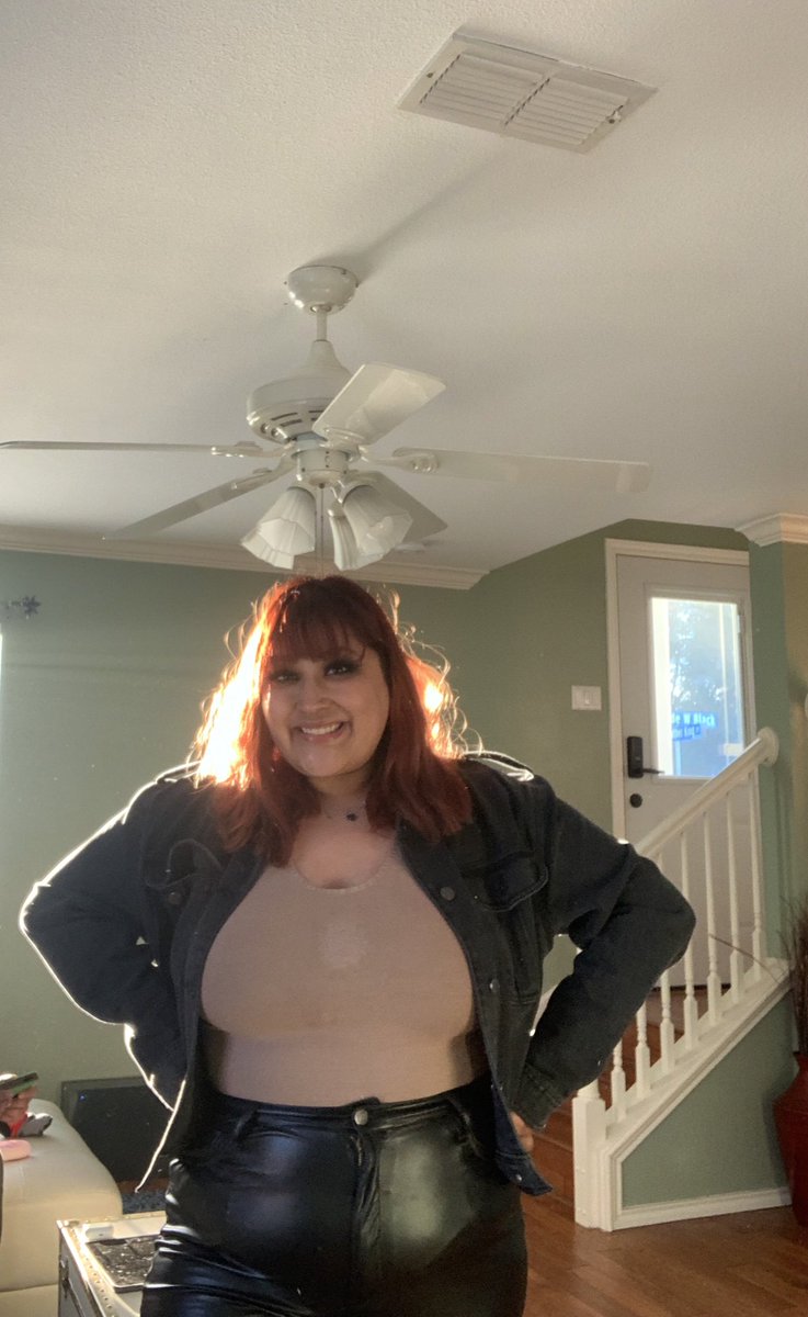 aleddl2's tweet photo. Got a new jacket obvi 🖤 https://t.co/B5Q6BJd3SG