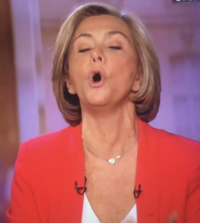 Tournelaroue1's tweet photo. Je compte sur votre inventivité à quoi rêve t’elle 😉🤣😂🤣 https://t.co/gTjYkrxRZT