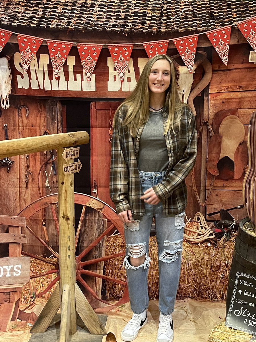Emmabruggensch1's tweet photo. #HoustonRodeo  #Journey #8SecondRide🤠 https://t.co/p8XSxlgDNP