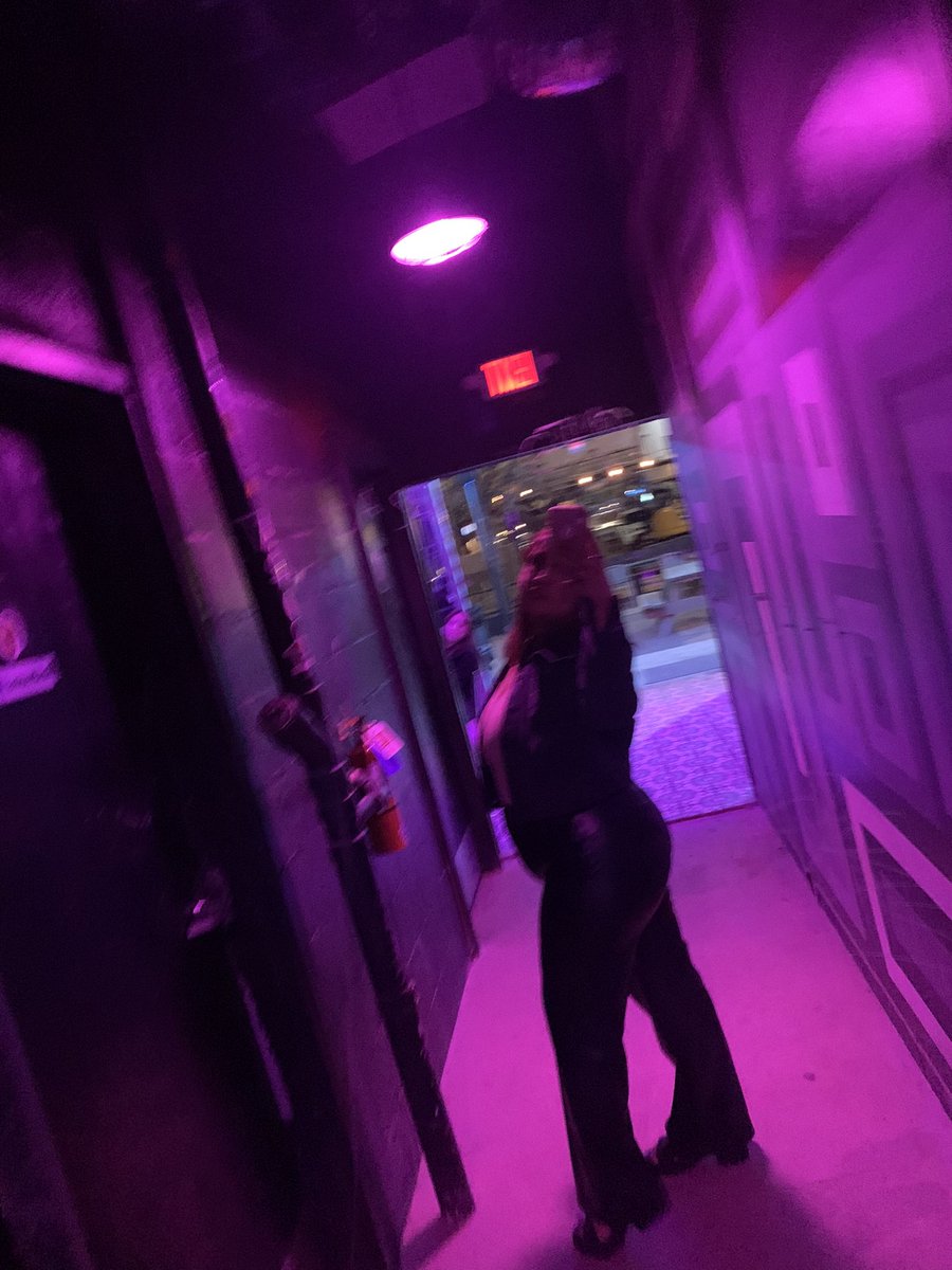 aleddl2's tweet photo. 🧞‍♀️👡🌙 https://t.co/pPchFIZmMn