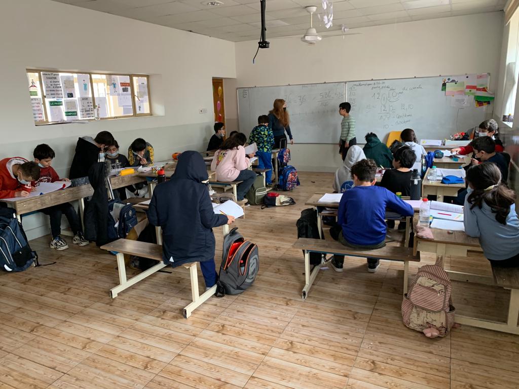 Mme Céline Benmehdi CPAIEN zone MO a visité cette semaine l’école française de Sulaymaniah au Kurdistan irakien où elle a apporté beaucoup de conseils pédagogiques aux enseignants.
Voici quelques photos de cette visite