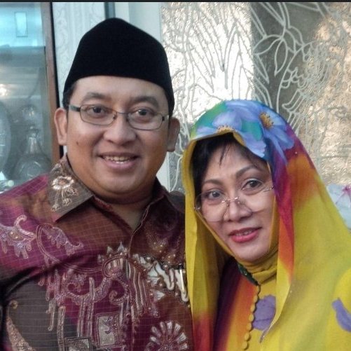 Dewie011's tweet photo. Dia Wakil Rakyat, digaji dari uang rakyat tapi tidak membela kepentingan rakyat. 
Dia lebih membela kepentingan Cendana.. https://t.co/3m4Mg19tMr