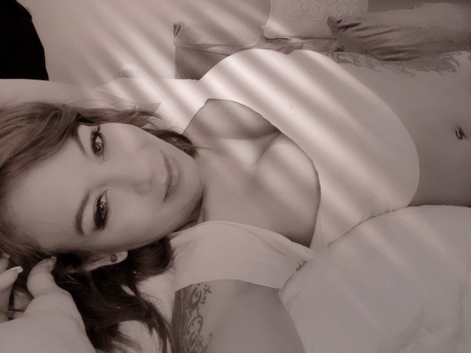 Who wants to have fun with me tonight?  Link in bio 💋💋 https://t.co/cNfTwt8ixS