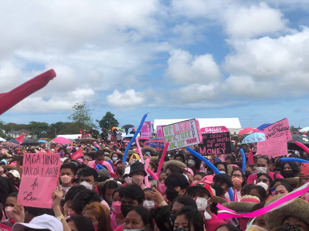 DapatSiLeni's tweet photo. MINI RALLY with 20k attendees! Mini mga bes, mini! Handa ka na ba sa GRAND rally? Excited nadin kami!!!

#DapatSiLeni 🌸
#HusayAtTibay 💪🏼
#NegOccisPink
#MasskarapatDapatSiLeni https://t.co/kQCNgIYWOe