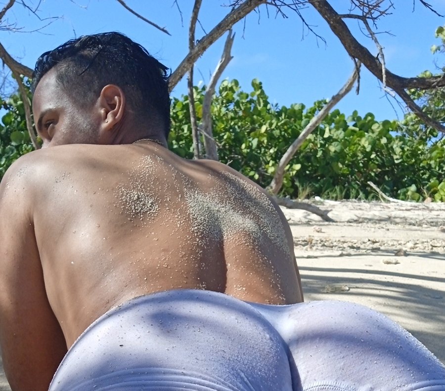bryan1999J's tweet photo. Me acompañas? 🌴🌊🌴 https://t.co/z81eVpLm2W