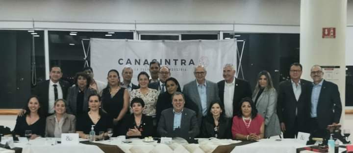 enoch_cfz's tweet photo. Hoy ratifico y confirmo el honor y el privilegio que ha sido para mí el estar acompañado por cada uno de los que integran la Mesa Directiva Nacional. Con su esfuerzo y dedicación contribuyeron para que CANACINTRA siga siendo #LaFuerzaDeLaIndustria https://t.co/pOYTdSfQ37