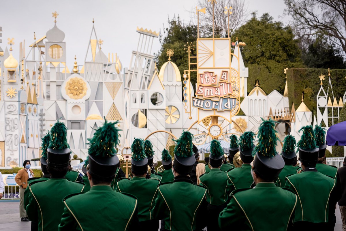 MrMagallon's tweet photo. Damien Spartan Regiment performed at Disneyland #tbt https://t.co/dFJu2MakUX