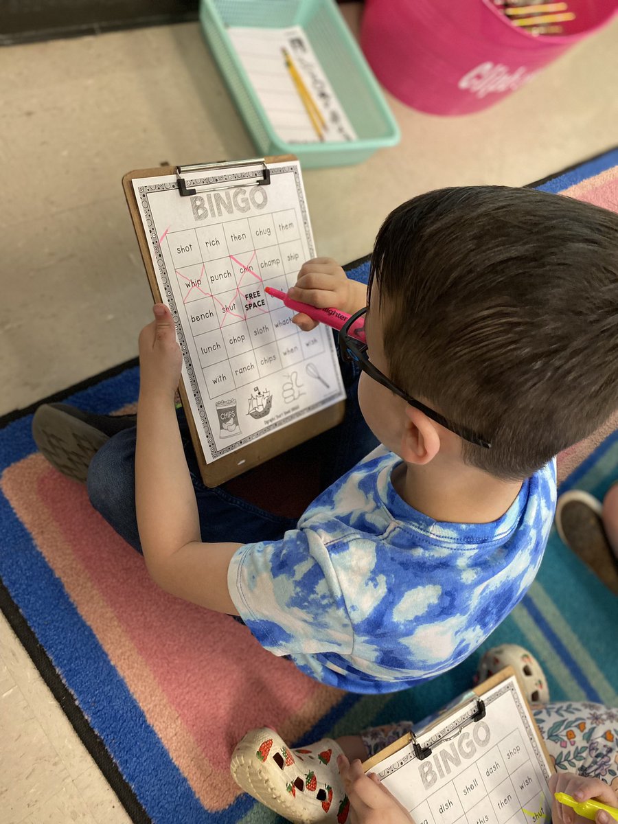 MrsPorterNSE's tweet photo. A little game of Digraph Bingo for these Kinder kiddos today! ✏️ @NicholsSawmill https://t.co/kaO6LStkmv