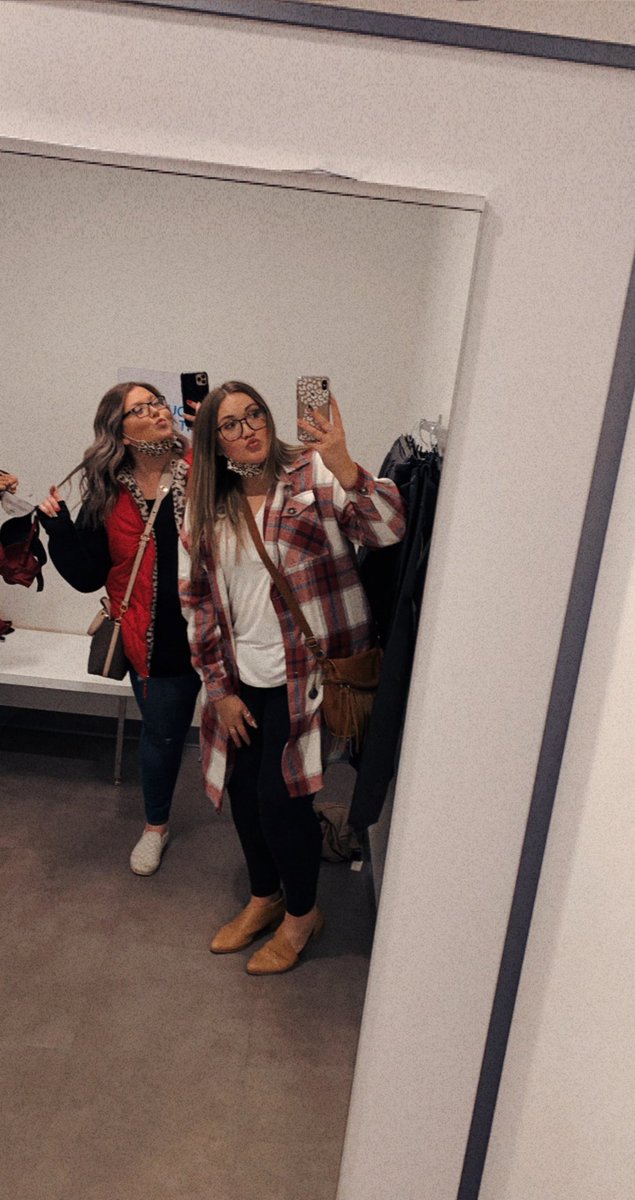 MarleeNicolee's tweet photo. Having your best friend not live close to you is a different type of hurt!! I miss my girl so much🥺😭 @hanfreakinban https://t.co/t3ooQOp1ag