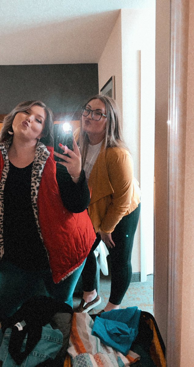 MarleeNicolee's tweet photo. Having your best friend not live close to you is a different type of hurt!! I miss my girl so much🥺😭 @hanfreakinban https://t.co/t3ooQOp1ag