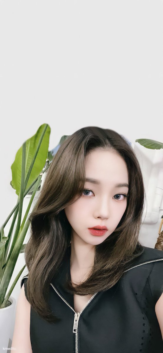 krneditz's tweet photo. » 220311 Karina bubble post
–– extended wallpapers/lockscreen HD 🤍

#KARINA #카리나 #aespa https://t.co/LOq24g0u2K
