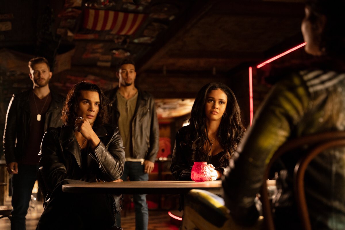 Ривердейл сериал 5 сезон. Ривердейл 6 сезон. Ривердейл 5 сезон. Ривердейл выпускной вероника. Ривердейл 5 сезон кадры.