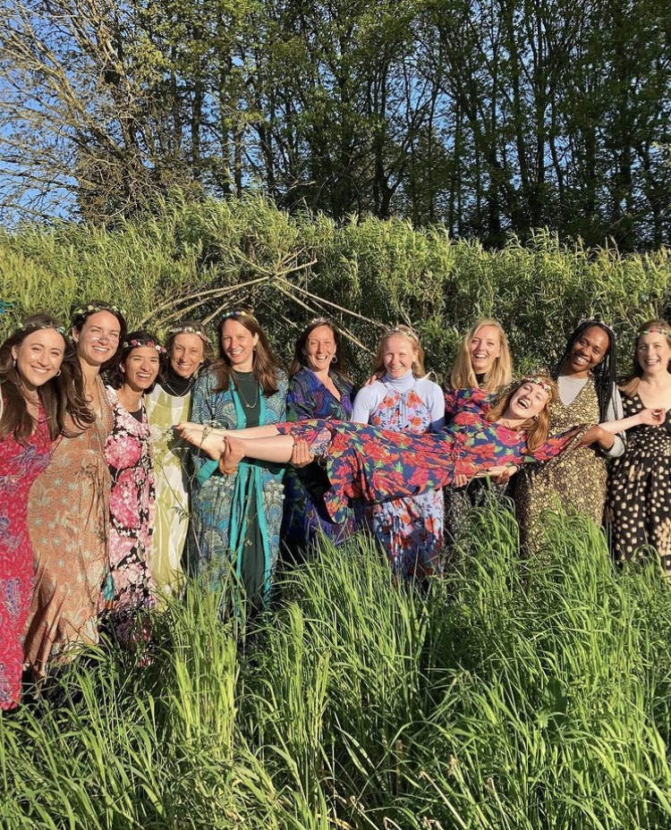 MadDogsglamping's tweet photo. Here our voices rise from the buttercups
To the sky, our laughter like sunlight
Blazing on our closed eyelids.
Wow! From a #henparty #poetry workshop done @ Mad Dogs.
#henpartyideas #henpartylocation #hens #henpartyweekend #hennight #deanwye #visitherefordshire #glamping https://t.co/lgjo75uoRc