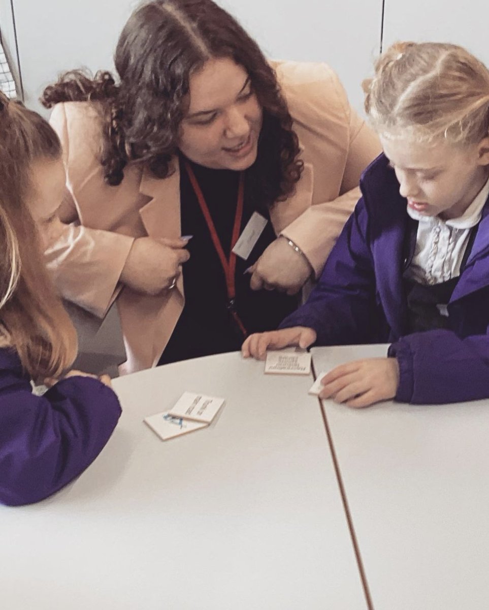 🌍 Geography Morning 🌍 
We were incredibly lucky to link with the geography students from the @UOW_IoE 📚 
It was so lovely to give the opportunity for future teachers to inspire our young geographers. 

#inspire #geography #primaryschool #nurturingcreativity #nurturingcuriosity