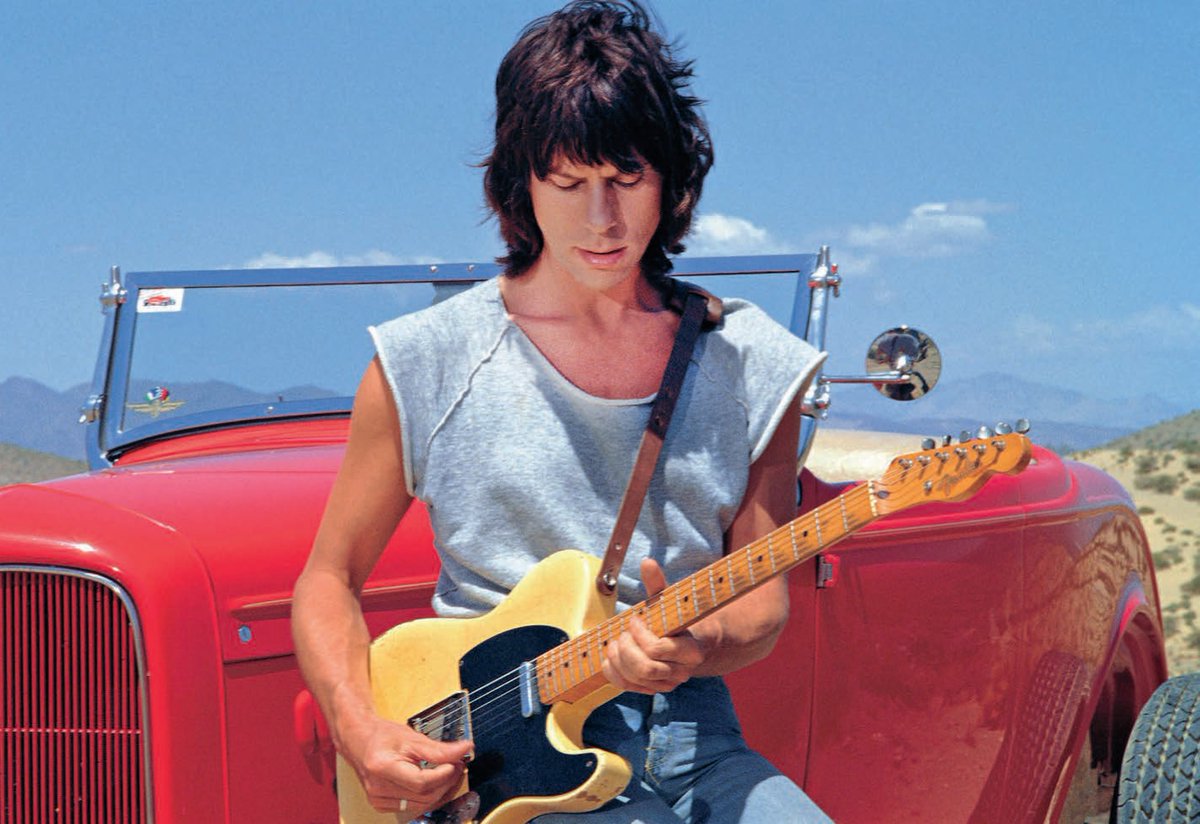 ジェフ・ベック 輸入豪華写真集の予備分を 蔵出し販売中!🎸 前回販売時より、2万円以上お得なお値段での 限定販売となっております! ジェフ