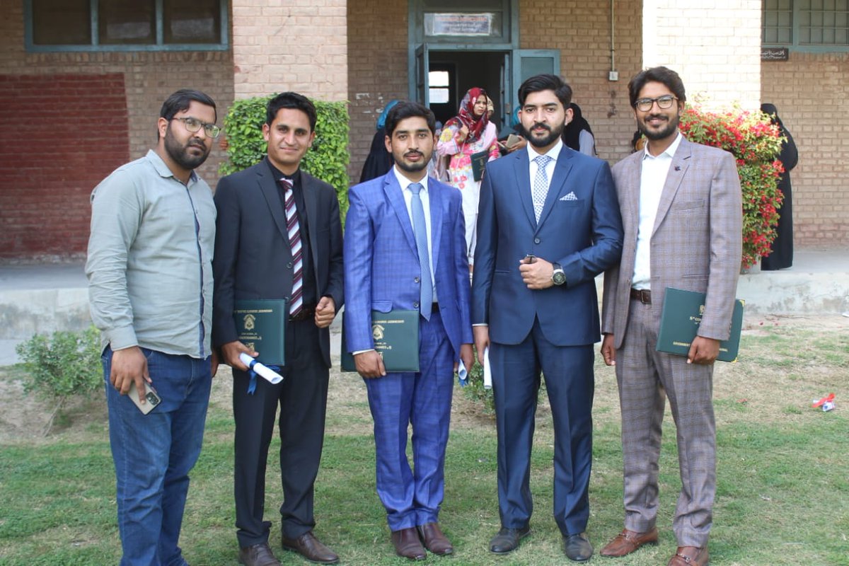 JMSami3's tweet photo. 8th Convocation 🎓
Govt. Graduate College Sahiwal ❤️ https://t.co/JBWRKUyE1n