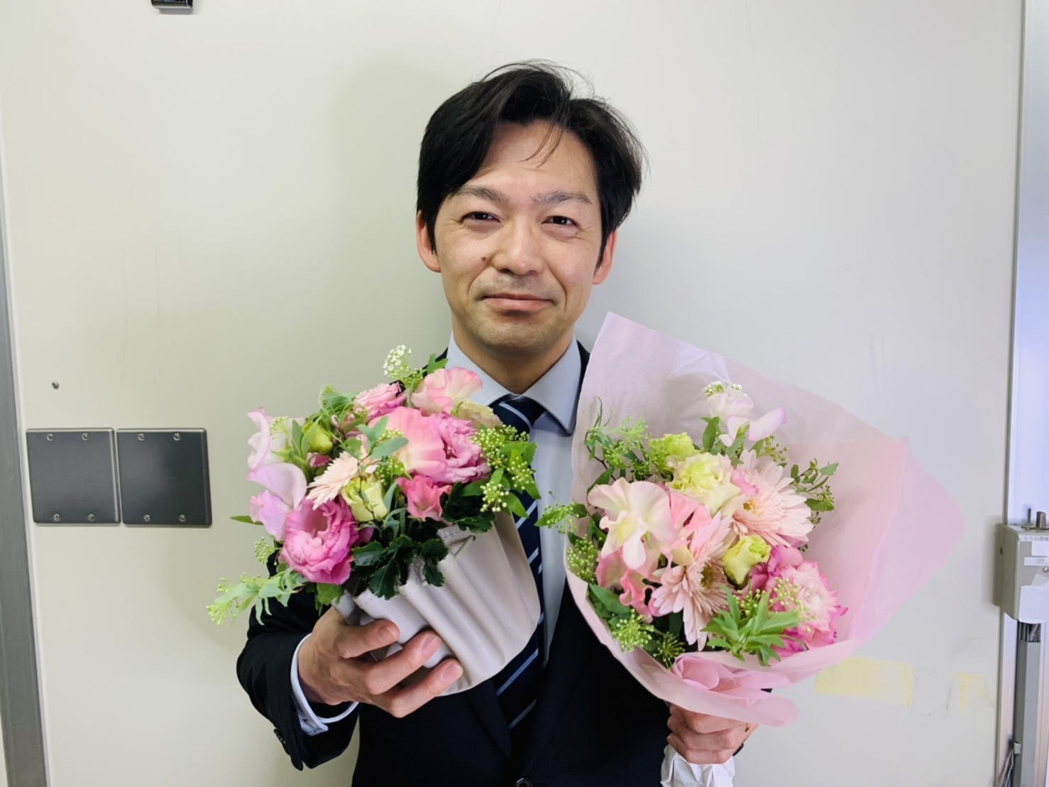 農林水産省 画像左のような フラワーアレンジメント は貰ってすぐ飾れるところ お手入れが簡単なところが嬉しいですね 一方 画像右のような ブーケ はお手軽で かつ手渡しやすいところがポイントです T Co Gm4ufhuiak Twitter