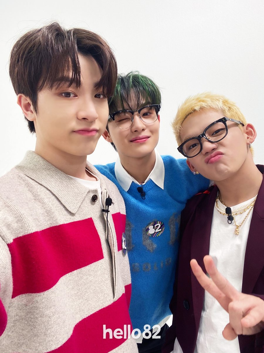 hello82official's tweet photo. So this is what specialized art critics look like in person…🧑‍🎨

Get ready to be amazed by TREASURE MAKER Artists' incredible skills! 
WATCH NOW
📍 https://t.co/qud6abtXMa

@ygtreasuremaker
#TREASURE #hello82 #FanArtMuseum_TREASURE #TREASURExhello82 https://t.co/nnn0OJJaZX