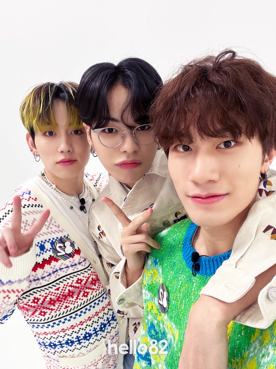 hello82official's tweet photo. So this is what specialized art critics look like in person…🧑‍🎨

Get ready to be amazed by TREASURE MAKER Artists' incredible skills! 
WATCH NOW
📍 https://t.co/qud6abtXMa

@ygtreasuremaker
#TREASURE #hello82 #FanArtMuseum_TREASURE #TREASURExhello82 https://t.co/nnn0OJJaZX