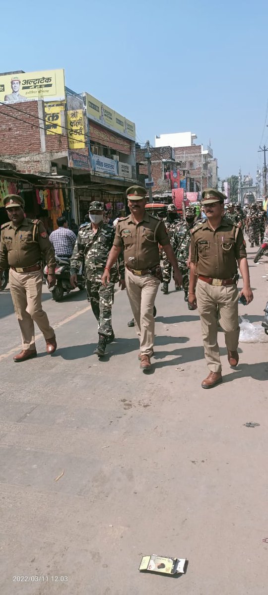 पुलिस अधीक्षक श्री अरविंद कुमार मौर्य के निर्देशानुसार आगामी त्यौहार होली के दृष्टिगत चौकी प्रभारी कस्बा भिनगा द्वारा स्थानीय पुलिस बल व अर्धसैनिक बल के साथ कस्बा भिनगा में फ्लैग मार्च कर सुरक्षा का एहसास दिलाया गया।