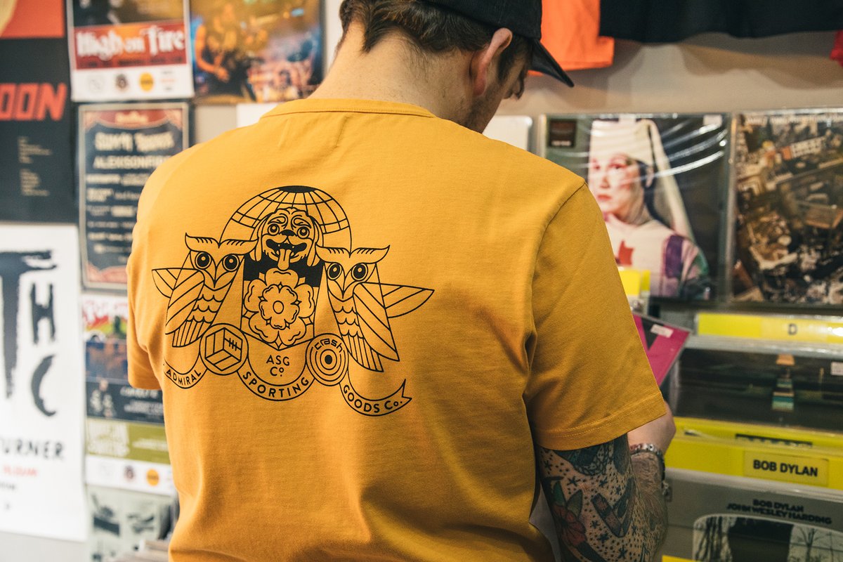 TheSquareBall's tweet photo. 🌟 We're chuffed to be part of Admiral's Leeds Collection

New limited tees are available here: https://t.co/BfsyhLW6CI

We have a TSB blue one to give away — RT, follow us &amp;
@Nath_Brudenell
@Crash_Records
@AdmiralSGco

We'll pick a winner after beating (🤞) Norwich

#LUFC #Leeds https://t.co/mqH63BKbNQ