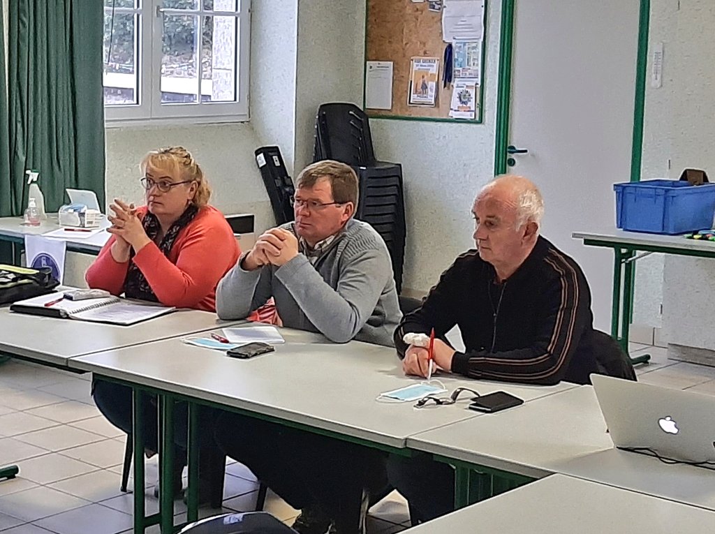 fdsea53's tweet photo. [#Corvidés] 2ème réunion sur @MERAL_France pour cette fois-ci repérer les secteurs prioritaires d'intervention des @Agri_53 avec les piégeurs agréés du canton de @cosse_le_vivien. 🔎🌍 On travaille sur les cartes communales...  @cdeshayes1 @renaudierflo @mikag53 @Cripouille53 https://t.co/fWRfhXewRO
