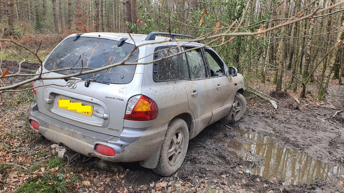 MoleValleyBeat's tweet photo. Abandoned and stuck in the mud - even left the keys - White Downs #Abinger - police aware - Damaging the surface of a byway, even when you are entitled to use it, may be an offence. https://t.co/iec1uT7OAa https://t.co/VpyOZpdKtX