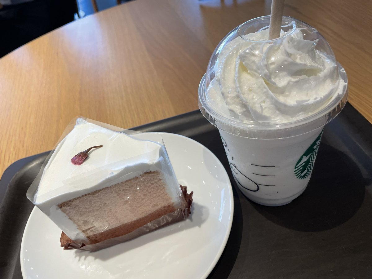 Larc_Chino's tweet image. スタバ☁️☁️☁️