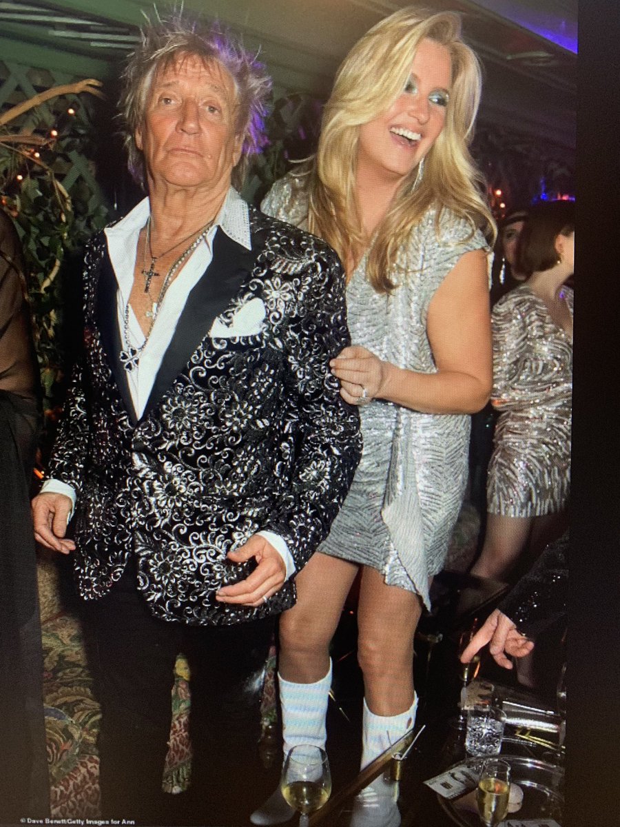 sophchest's tweet photo. Think you missed something! @MailOnline https://t.co/1PholnKJ06