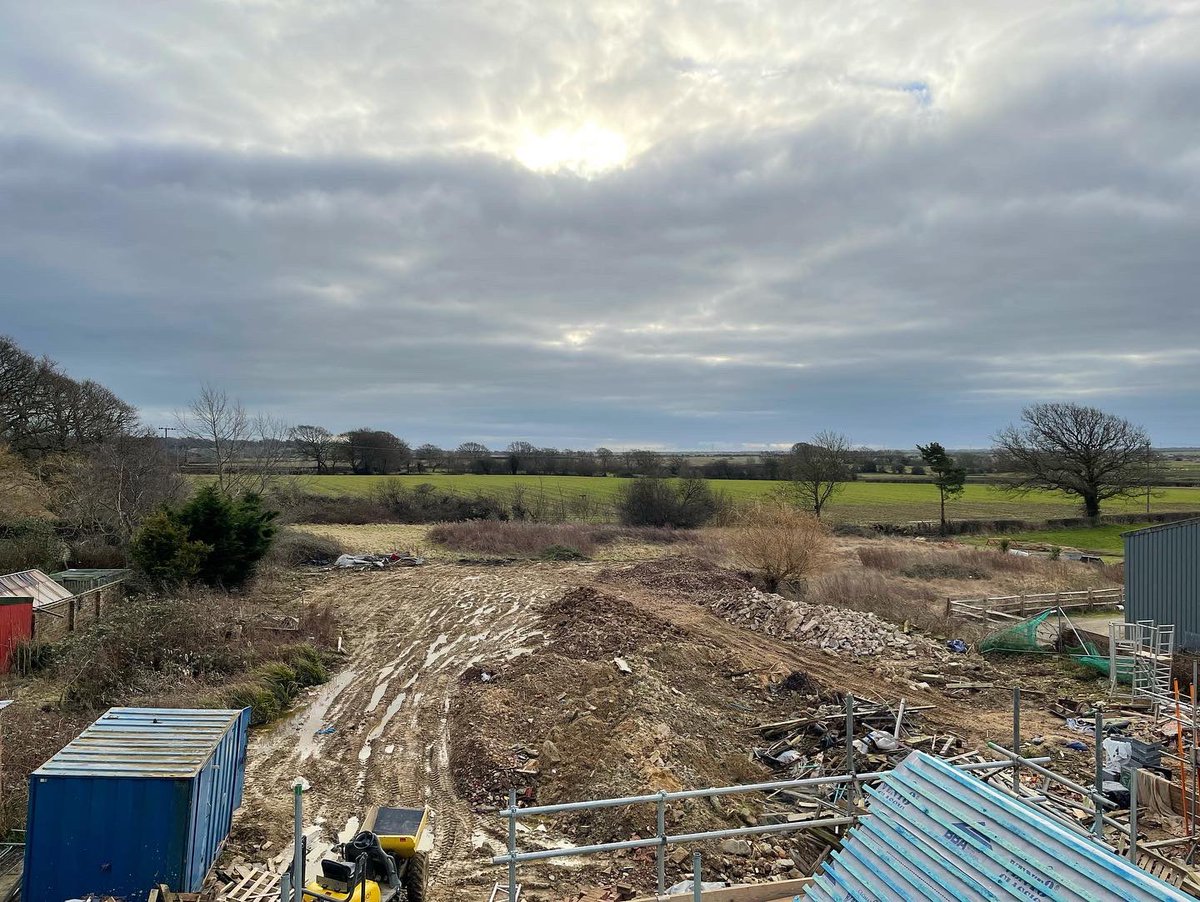 OmurcaLtd's tweet photo. Good progress, main roof covered at our development site for 5 bedroom, 4 bathroom, link detached annexed development with 1.5 acres of plot, under cover carport for 3 cars and external office within the complex #development #developer #countryliving #countrylife #barnconversion https://t.co/sxvVpGVbKl